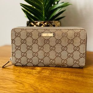 GUCCI GG Logo Large Zippy Wallet 💯 AUTHENTIC